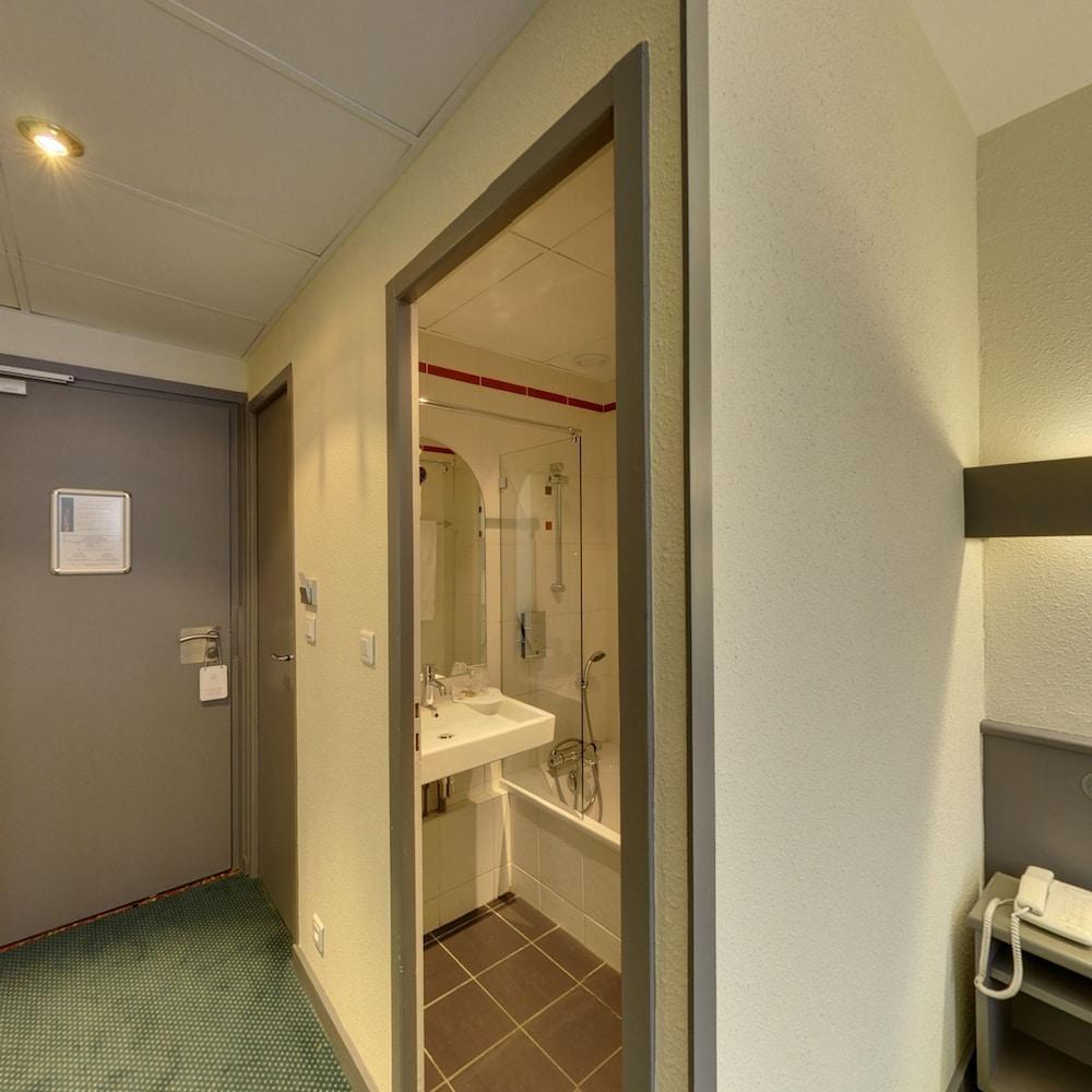 Hotel De La Cloche โดล ภายนอก รูปภาพ