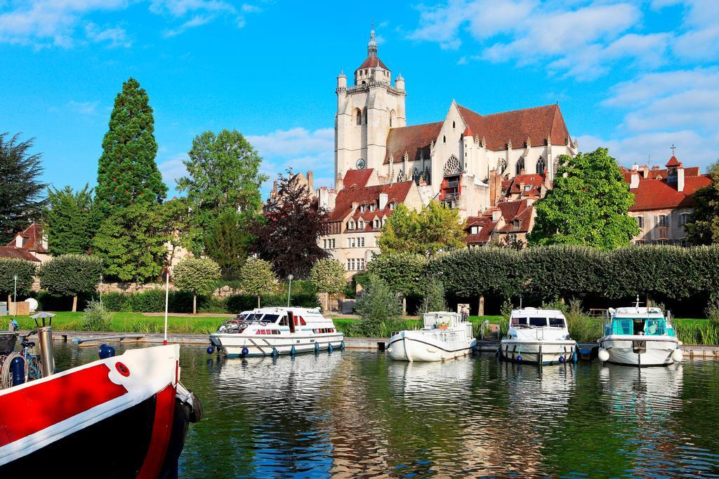 Hotel De La Cloche โดล ภายนอก รูปภาพ
