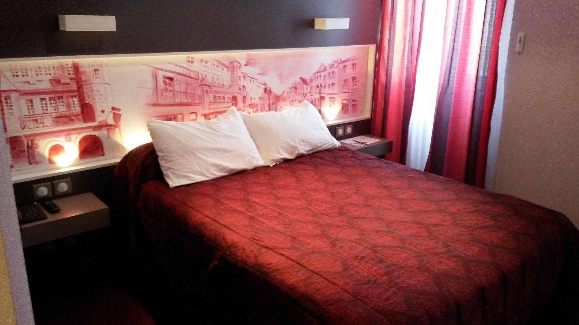 Hotel De La Cloche โดล ภายนอก รูปภาพ