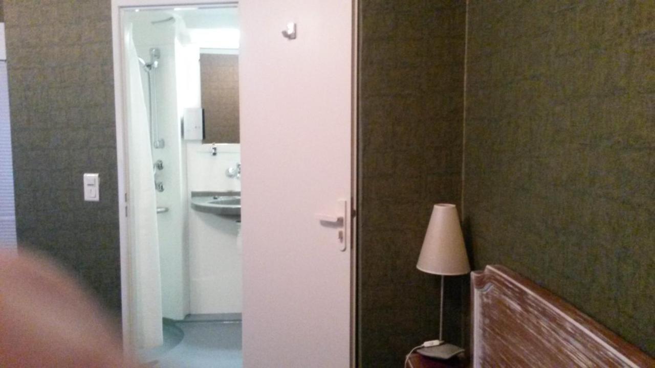 Hotel De La Cloche โดล ภายนอก รูปภาพ